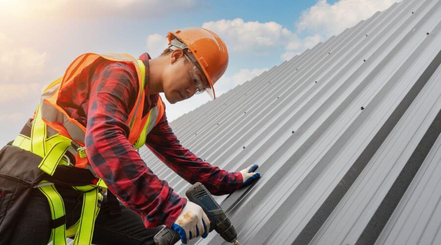 Professional gutter cleaning in Bloomington, NE